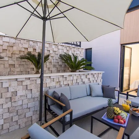 21 A * Τρογκίρ